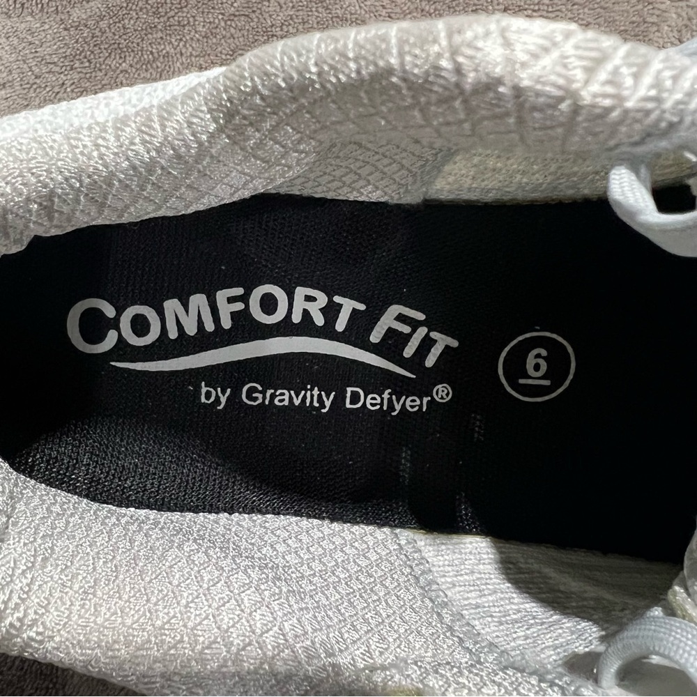 GDEFY XLR8 Run Verso Cloud in Women’s Size 6. Excellent Unused Condition - Picture 9 of 15